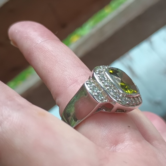 Peridot Multi Faceted Stone w CZ Surrounding Stones on Stainless Steel Band - Picture 4 of 13